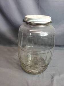 lot 129 image: 2 Gallon Vintage Glass Jar