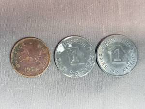 lot 170 image: 2x Missiouri Sales Tax Receipt Coins and 1954 Government of India Coin