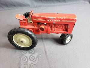 lot 175 image: 116 Tru-Scale IH Tractor