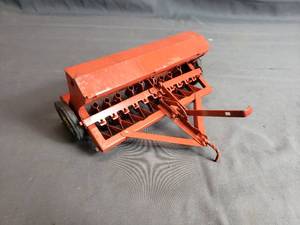 lot 178 image: 116 Tru-Scale Wheat Grain Drill