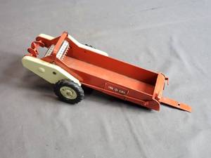 lot 182 image: 116 Tru-Scale Manure Spreader