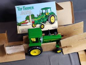 lot 185 image: In Box 4230 John Deere Deisel Tractor Toy Famer 1998 National Farm Toy Show Collectors Edition