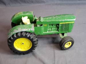 lot 186 image: Ertl 5020 John Deere