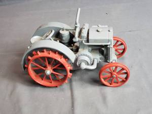 lot 187 image: Cast Iron Case Tractor