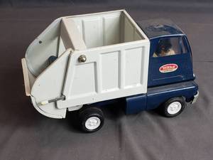 lot 195 image: Tonka Garbage Truck