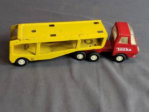 lot 198 image: Smaller Tonka Car Hauler