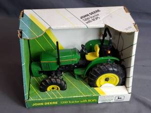 lot 201 image: Ertl John Deere 5200 Tractor with ROPS Collector Edition 116 Scale