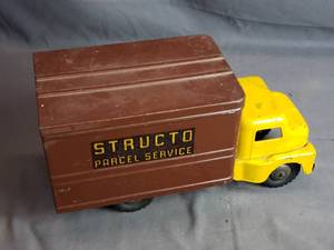 lot 204 image: Structo Parcel Service Truck