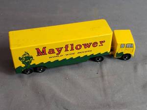 lot 207 image: Ralstoy Mayflower Semi andTrailer
