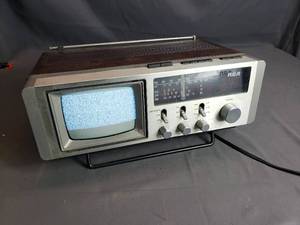lot 247 image: Vintage RCA TV  Radio