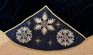 lot 113 image: Classy Embellished Navy Blue Tree Skirt