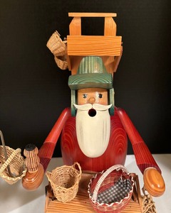 lot 120 image: Vintage Basket Trader Smoker Figurine