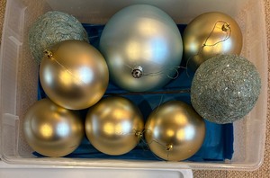 lot 122 image: Oversized Decorative Ornament Christmas Balls