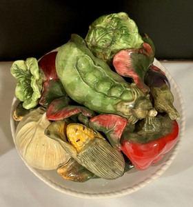 lot 137 image: Ceramic Vegetable Decorative Bowl
