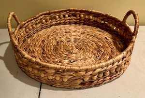 lot 184 image: Metal and Woven Serving Trays