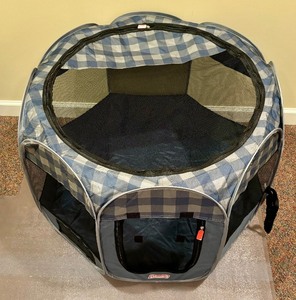 lot 185 image: Coleman Pet Tent