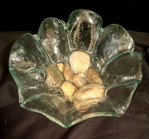 lot 193 image: Decorative Glass Rock Bowl