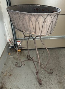 lot 197 image: Vintage Metal Planter Stand