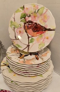 lot 151 image: Gorgeous Lot of Plastic Plates, Cups and Ice Bucket