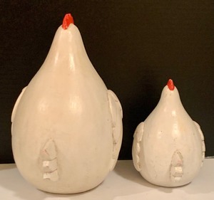 lot 152 image: Adorable Decorative Wood Chicken Figurines