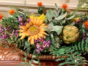 lot 162 image: Elegant Baskets of Flowers and Eggs for Home Decorating
