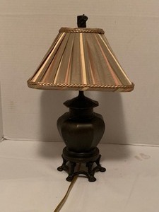 lot 164 image: Neutral Tone Table Lamp