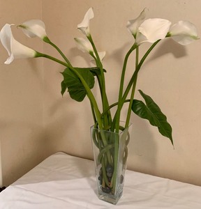 lot 181A image: Stunning Faux Floral Arrangement in Large Glass Vase