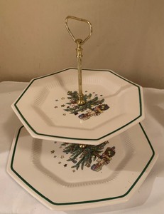 lot 207 image: Beautiful Dickens Pine Tree Serving Trays, Table Centerpiece, Frames and Mini Canvas Art