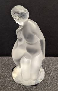 lot 55 image: Lalique Frosted Crystal Leda and the Swan Figurine