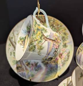 lot 23 image: Vintage Shelley Woodland Tea Set