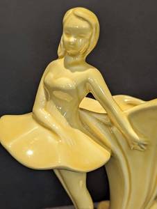 lot 62 image: Haeger Ballerina Lily Ceramic Vase