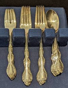 lot 65 image: Rogers Silver Plated Flatware Set