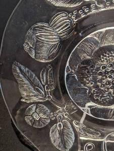lot 66 image: Vintage Arabia Finland Pioni Glass Platter