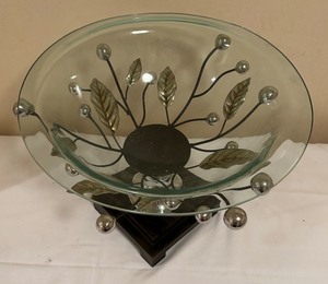 lot 244 image: Elegant Decorative Pedestal Bowl