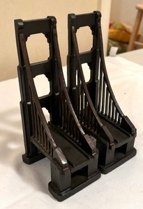 lot 246 image: Restoration Hardware Bridge Motif Bookends