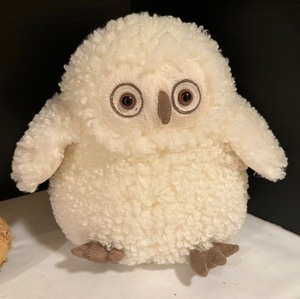 lot 279 image: Gund Little Brown Bear and Jelly Cat Owl Plush Toys