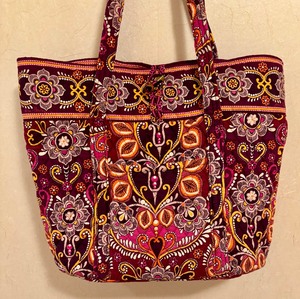 lot 302 image: Vera Bradley Tote Handbag