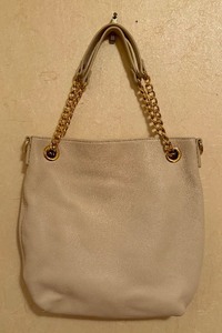lot 318 image: Classy Michael Kors Leather Handbag