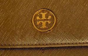 lot 327 image: Tory Burch Wallet