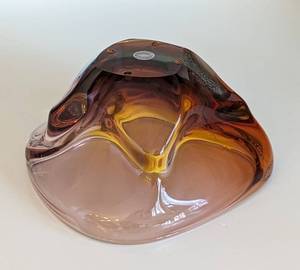 lot 40 image: Beautiful Swirled Paul Harrie Art Glass Bowl