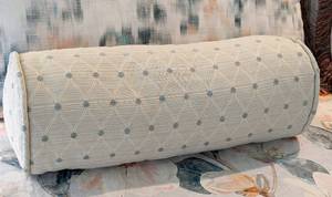 lot 89 image: Beautiful Custom King Size Bed Comforter with Shams and Coordinating Curtains