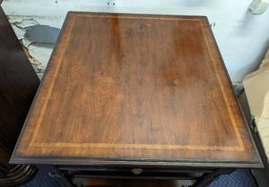 lot 85 image: Elegant Tiered Wood Side Table