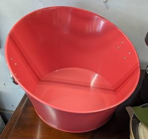 lot 280 image: Yard Party Essentials