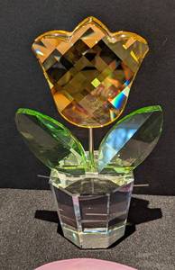 lot 294 image: Assorted Art Glass Figurines and Heart Dish