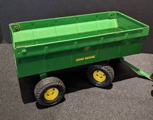 lot 297 image: John Deere Toy Tractor and Trailer