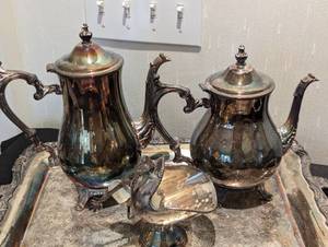 lot 300 image: Vintage Silver Plated Servingware