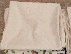lot 338 image: Decorative Tablecloths and Runners