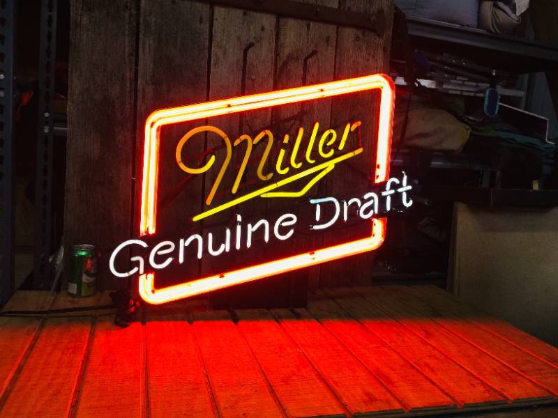 Vintage Miller Genuine Draft NEON Sign-Works! for Sale in Prior