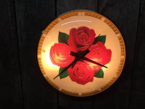 lot 6 image: Vintage Four Roses 15 Electric ClockLight - Works