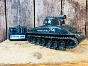 lot 18 image: Vintage 1984 Nikko Sherman Tank RC Vehicle